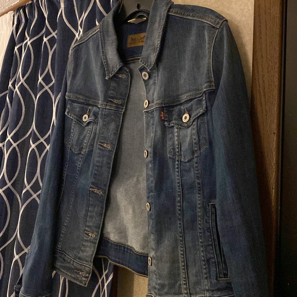 Levi’s denim trucker jacket size Large gently worn - Picture 4 of 9